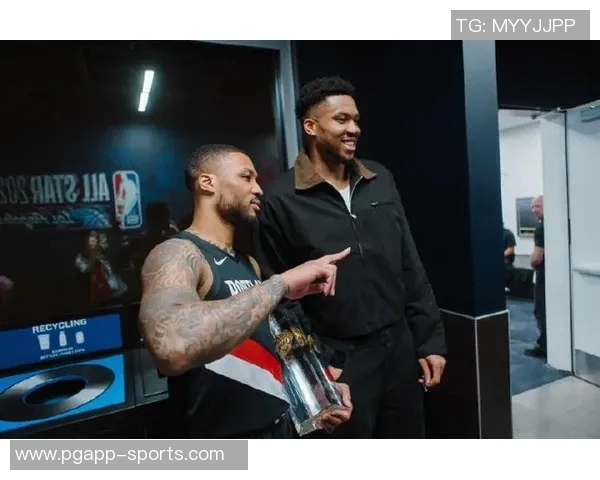 字母哥哥盛赞库里和利拉德称后者三分训练命中率惊人 字母哥哥盛赞库里和利拉德称后者三分训练命中率惊人